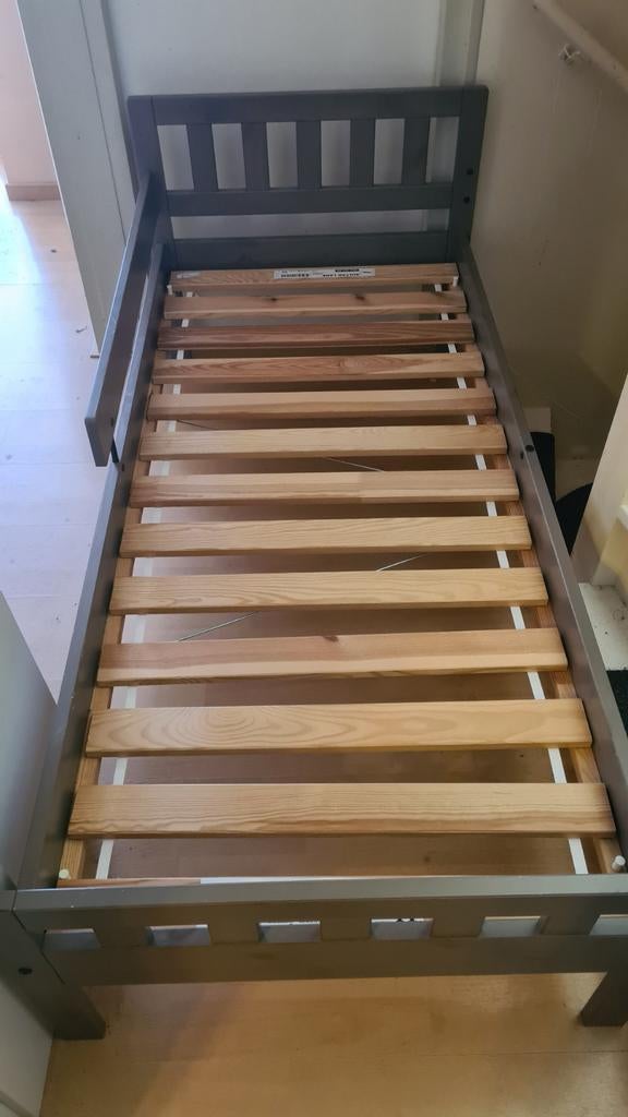 IKEA kinderbed met lattenbodem - Grijs, Ophalen, Gebruikt, 90 cm, Eenpersoons