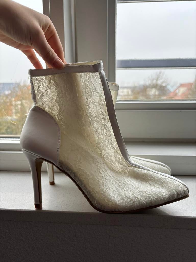 BodyFlirt, Kleding | Dames, Schoenen, Wit, Ophalen of Verzenden, Zo goed als nieuw, Schoenen met hoge hakken