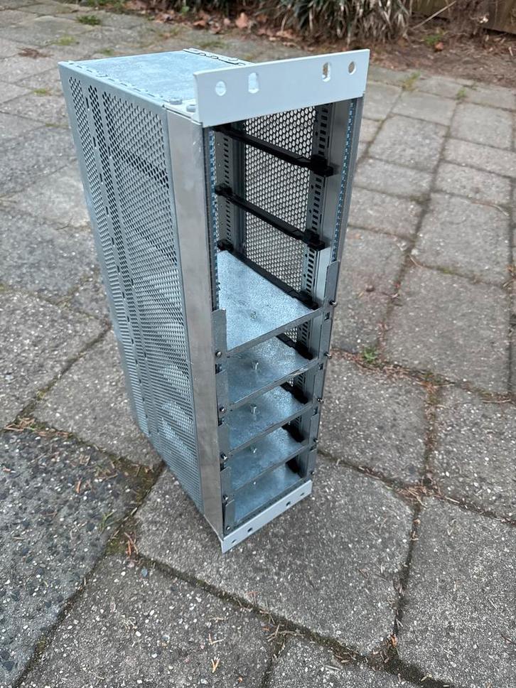 Compacte Server Rack Behuizing, Computers en Software, Serverkasten, Gebruikt, Geperforeerd, Ophalen of Verzenden