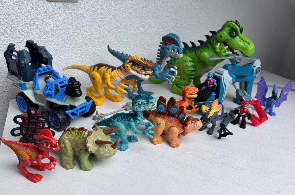 Hasbro 9 dino’s + helikopter + auto, 1 speler, Racen en Vliegen, Ophalen of Verzenden, Zo goed als nieuw