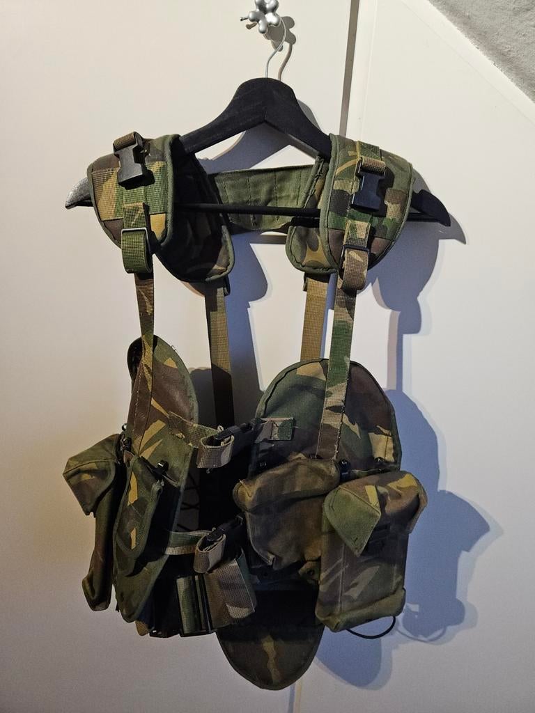 Kl loadbearing vest met pouches en pioschep, Ophalen of Verzenden, Landmacht, Nederland, Kleding of Schoenen