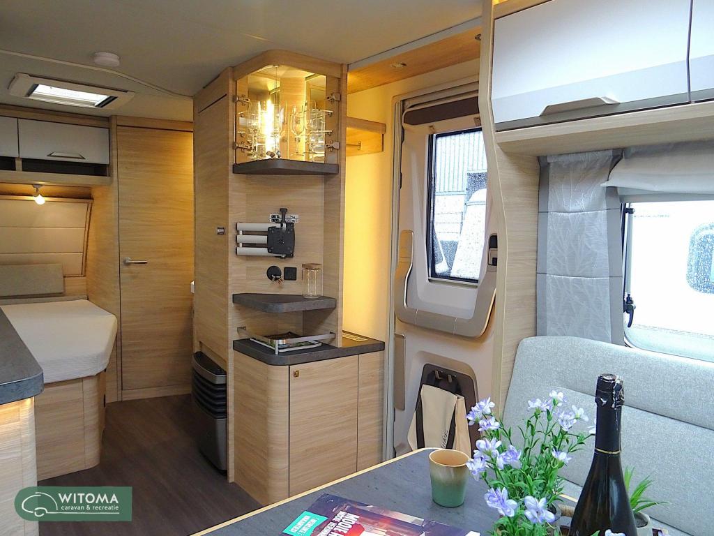 Knaus Sudwind 60 Years 500 FU Met grote koelkast 142ltr, Rondzit, Bedrijf, Overige typen, Schokbreker