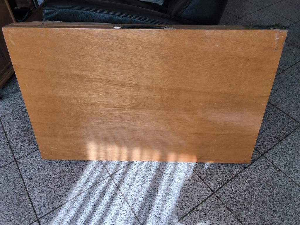 BEHANGTAFEL IN GOEDE STAAT. 90 CM(INGEKLAPT) X 56 CM, Ophalen