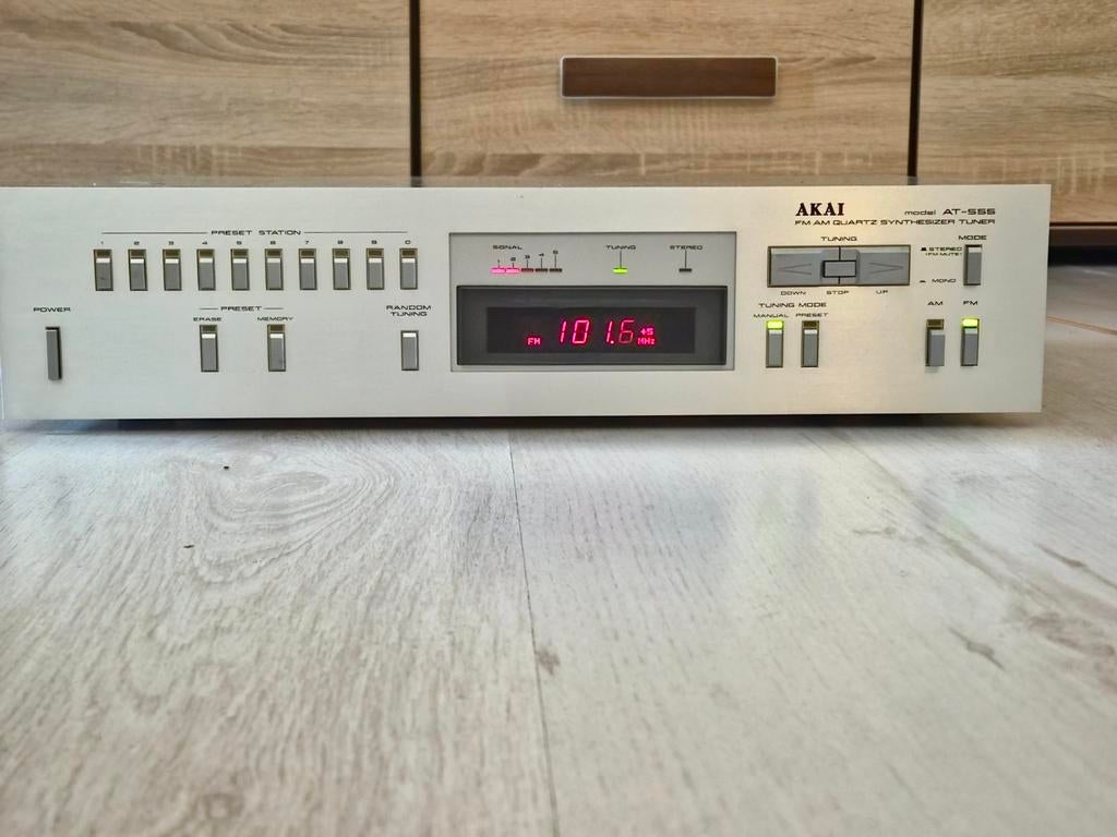 Akai AT-S55 FM/AM Quartz Synthesizer Tuner, Ophalen of Verzenden