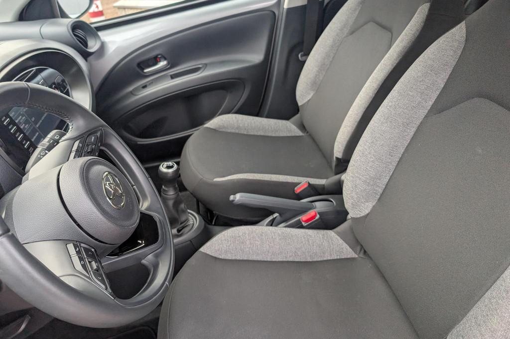 Toyota Aygo X 1.0 VVT-i MT Play Apple Carplay | Metallic lak, Auto's, Toyota, Gebruikt, 920 kg, 4 stoelen, Origineel Nederlands