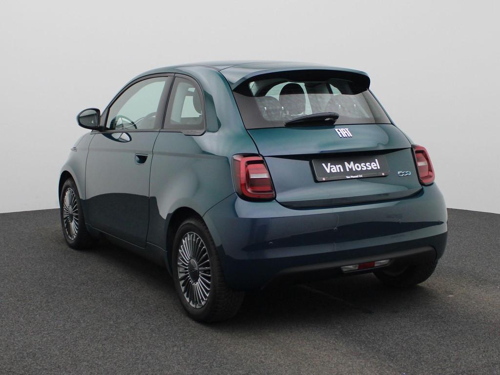 Fiat 500 500e 42 kWh Icon | NAVIGATIE | PARKEERSENSOREN | CL, Auto's, 12 maanden, Stof, 118 pk, 4 stoelen