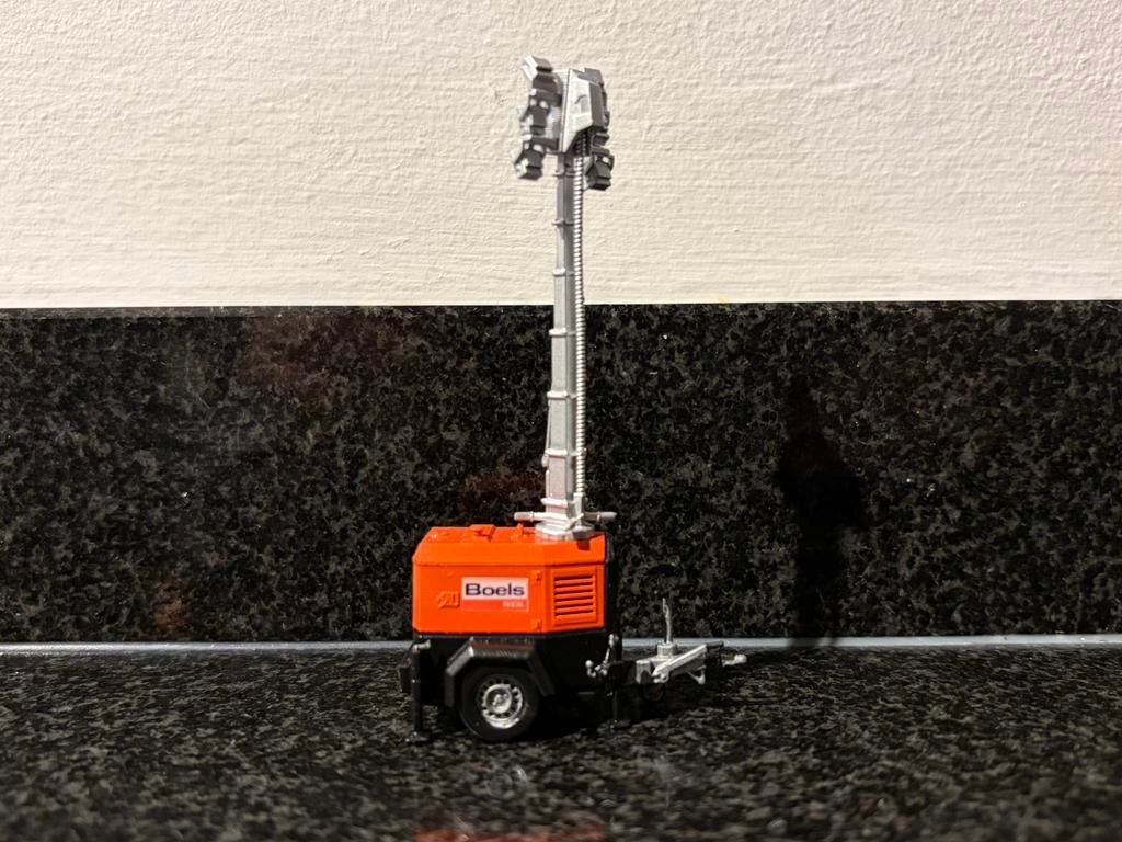 Resin bouwpakket lichtwagen lichtmast aanhanger 1:50 Boels, Verzenden, Nieuw, Overige merken