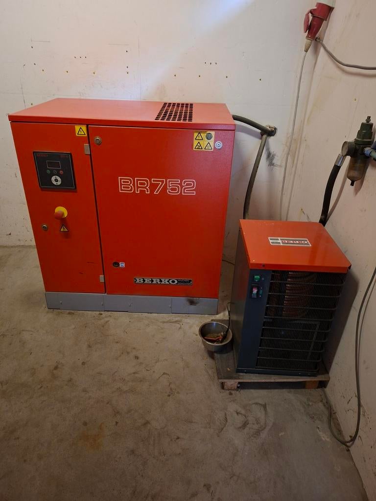 Schroefcompressor met luchtdroger en voorraadtank - ZGAN, Doe-het-zelf en Verbouw, Compressors, Ophalen