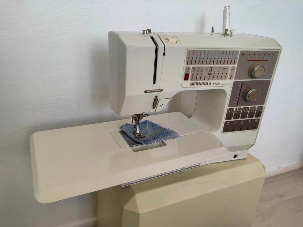 BERNINA 1130 naaimachine, Hobby en Vrije tijd, Naaimachines en Toebehoren, Ophalen of Verzenden, Zo goed als nieuw, Lockmachine