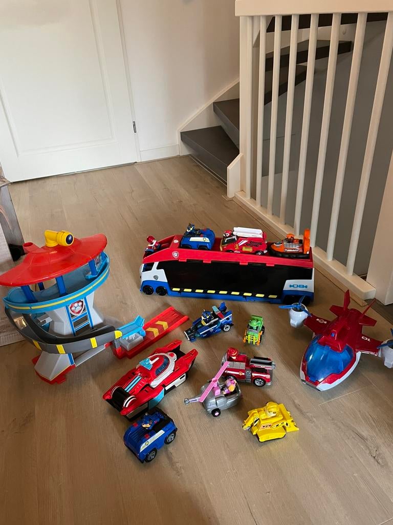 Paw Patrol Speelset (bus, uitkijktoren, vliegtuig, boot), Kinderen en Baby's, Ophalen, Zo goed als nieuw