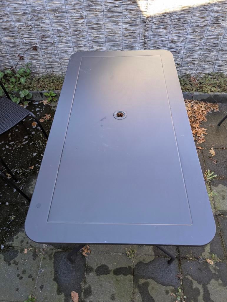 Garden table and 4 chairs, Ophalen, Gebruikt