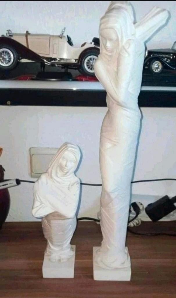 Set van 2 Witte Vrouwenbeelden - Modern Design, Gips, Handgemaakt, Wit, Beeld