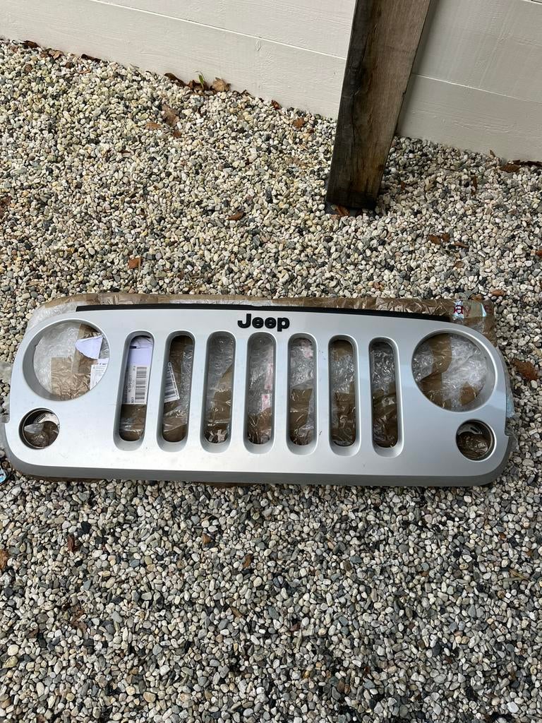 Jeep Wrangler JK grille met nieuw zwart logo origineel, Ophalen of Verzenden, Gebruikt, Jeep