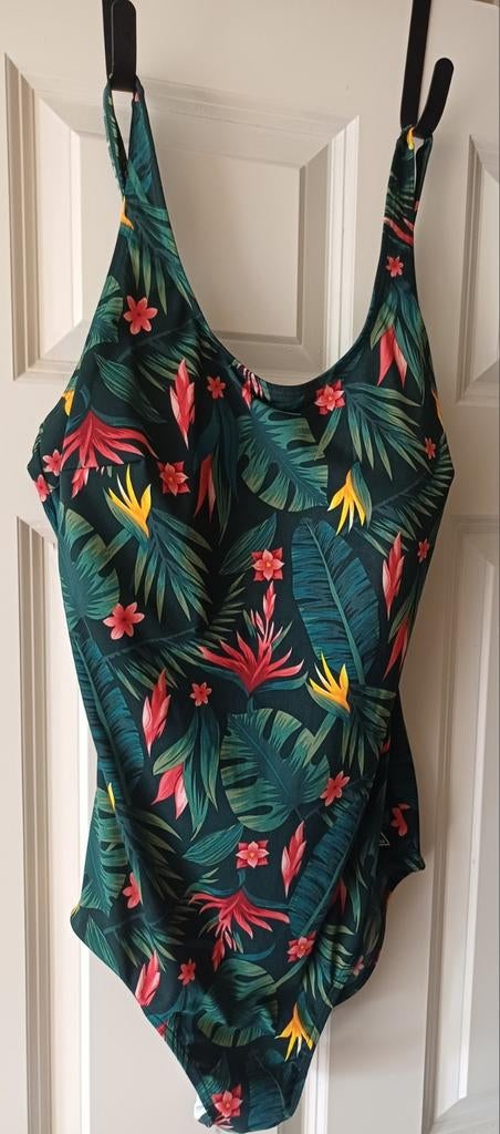 TWEKA BADPAK met buste ondersteuning mt48-past ook bij 44-46, Ophalen of Verzenden, Zo goed als nieuw, Zwart, Badpak