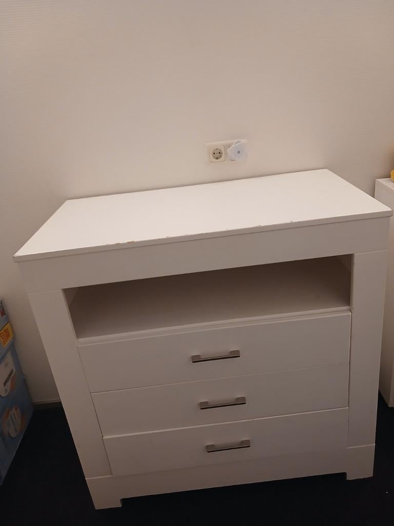 Gratis commode, Kinderen en Baby's, Kinderkamer | Commodes en Kasten, Gebruikt, Kast, 105 cm of meer, 75 tot 100 cm, 50 tot 70 cm