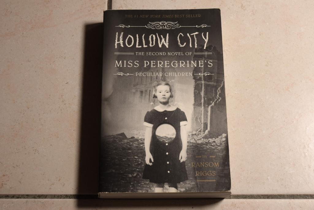 Miss Peregrine’s Home for Peculiar Children Hollow City, Boeken, Ophalen of Verzenden, Zo goed als nieuw, Fictie