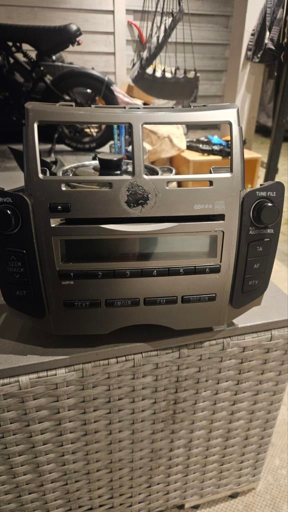 Toyota Yaris Radio CD Speler met DAB/AUX Functie, Auto diversen, Autoradio's, Ophalen of Verzenden, Gebruikt