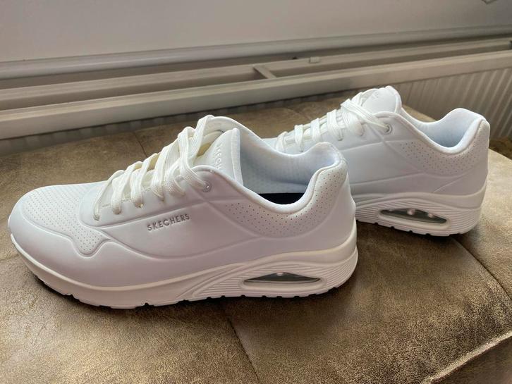 Witte Skechers herenschoenen, wide fit, Kleding | Heren, Schoenen, Nieuw, Sneakers of Gympen, Wit, Ophalen of Verzenden