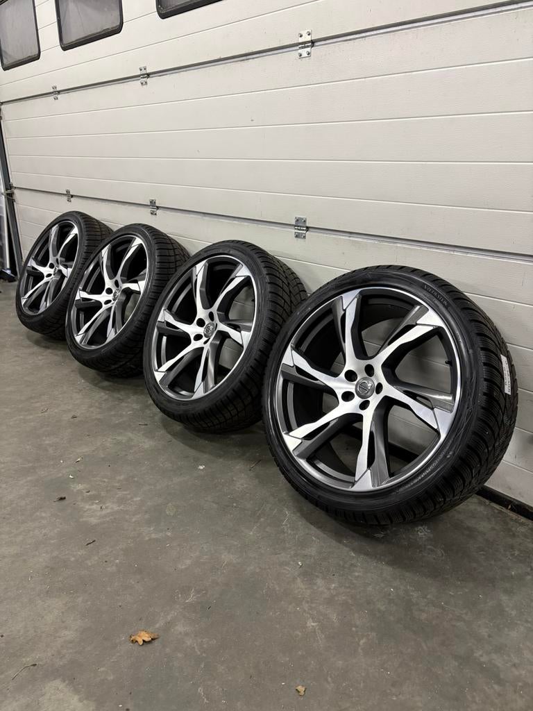 Volvo XC90 22 inch winterset ZGAN 8+ mm, Ophalen, Gebruikt, 275 mm, Banden en Velgen