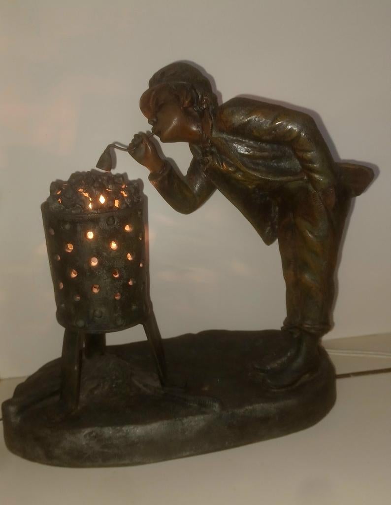 Antieke tafellamp A. de Ranieri artist Pijp rokende jongen, Ophalen of Verzenden
