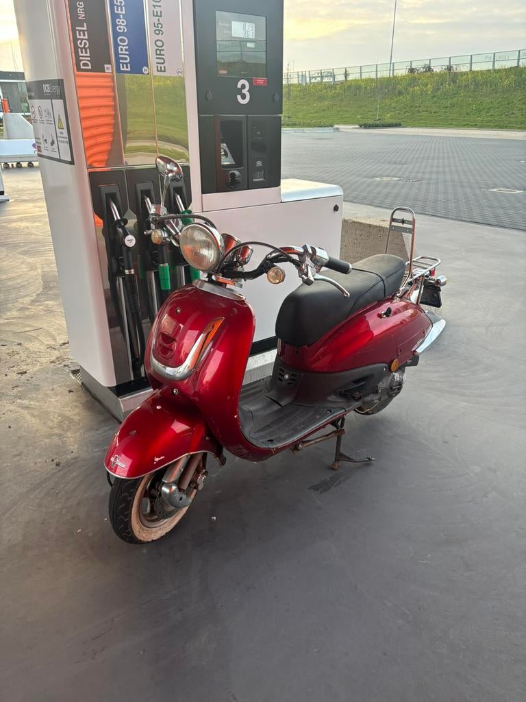 agm retro scooter, Ophalen, Zo goed als nieuw, Benzine, Overige merken