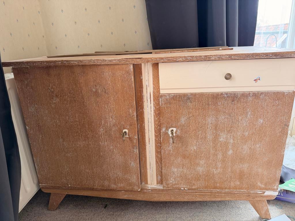 Gratis ophalen: Antieke kledingkast, dressoir en bank, Huis en Inrichting, Ophalen, Gebruikt