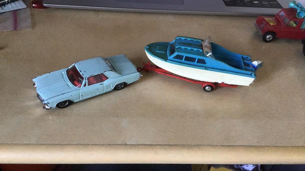 CORGI TOYS DOLPHIN 20 4 BERTH CRUISER+ TRAILER+ BUICK UNIEK!, Ophalen of Verzenden, Gebruikt, Auto, Corgi