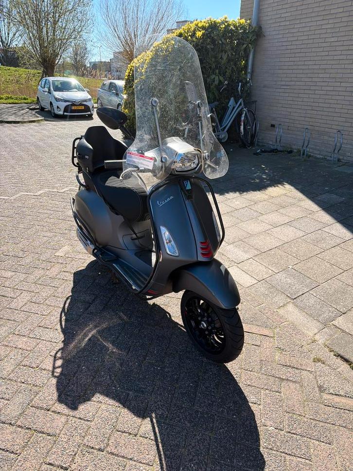 Vespa Sprint 2022 – Lage km – COMPLEET!, Fietsen en Brommers, Scooters | Vespa, Zo goed als nieuw, Overige modellen, Benzine, Ophalen of Verzenden