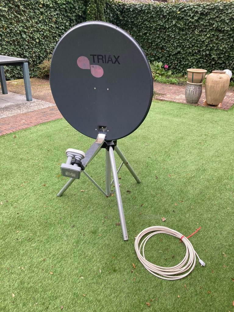 Triax satelietschotel met 10 meter coax kabel, Ophalen, Gebruikt