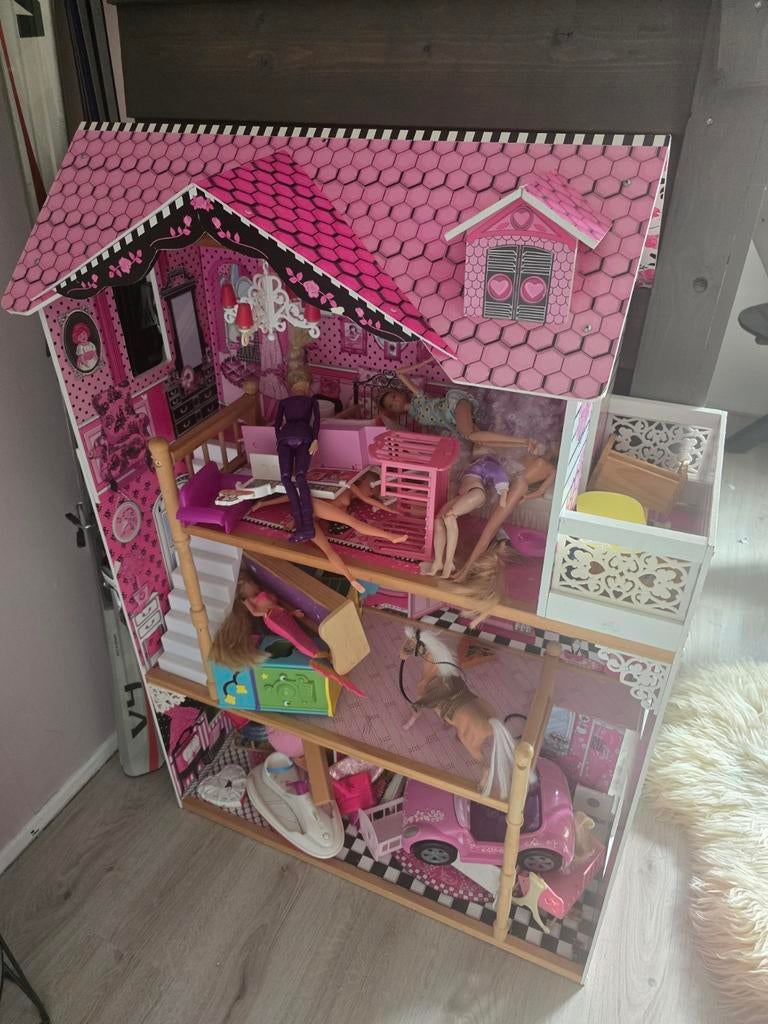 Barbie huis met allerlei barbie spullen, Ophalen of Verzenden, Toebehoren