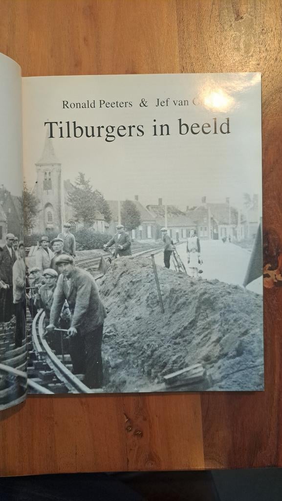 Tilburgers in Beeld - Ronald Peeters & Jef van Gool, Ophalen of Verzenden, 20e eeuw of later, Gelezen, Ronald Peeters & Jef van Gool