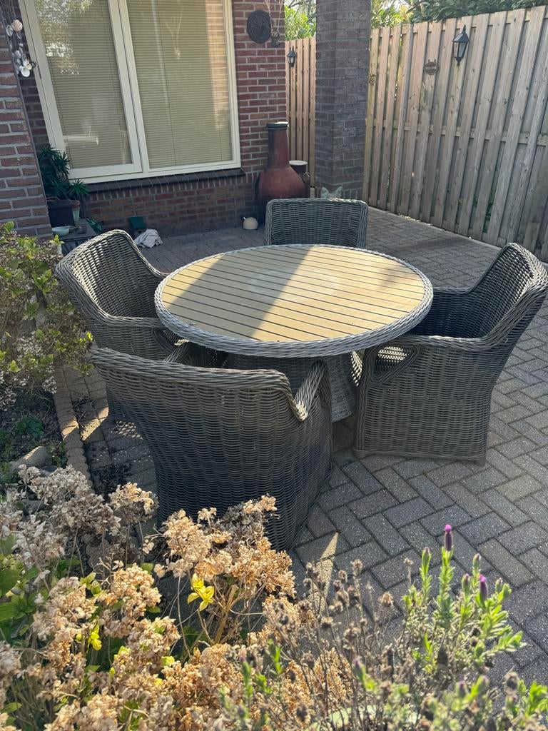 Wicker tuinset met ronde tafel en 4 stoelen, Ophalen, 4 zitplaatsen, Gebruikt, Eettafel