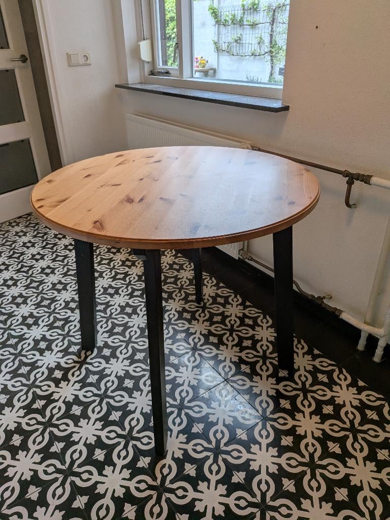 IKEA tafel, houtkleurig met zwart, Huis en Inrichting, Tafels | Eettafels, Ophalen, Gebruikt, 50 tot 100 cm, Rond