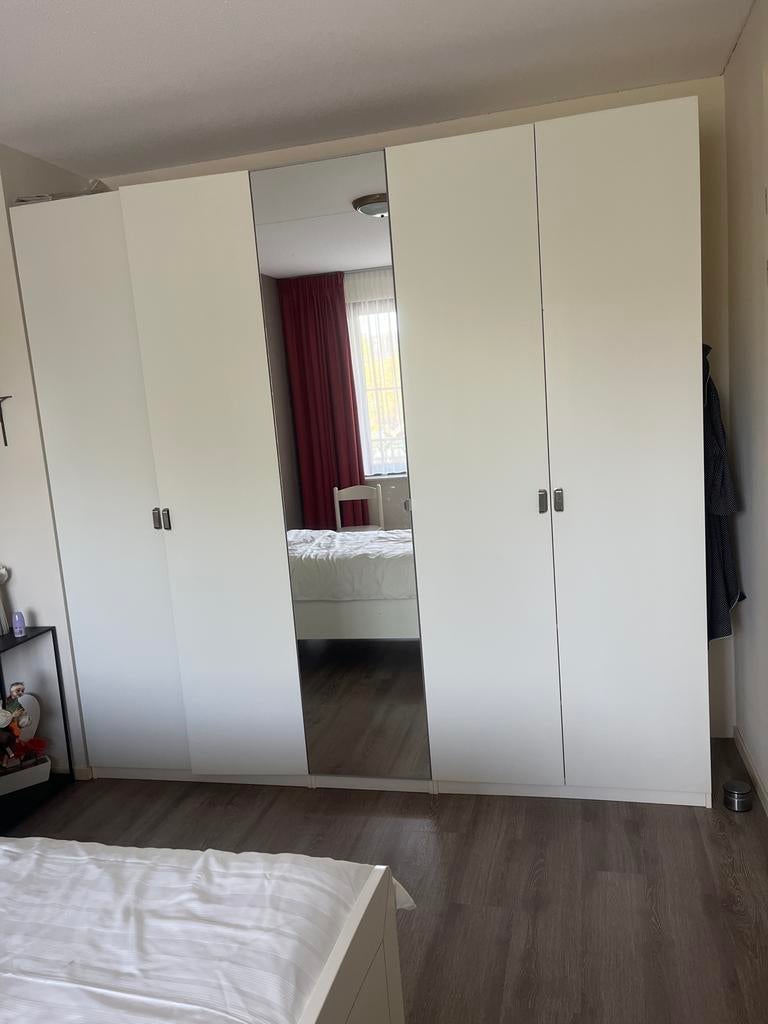 Witte kledingkast met spiegel, 250x235 cm, Huis en Inrichting, Kasten | Kledingkasten, Overige materialen, Gebruikt, 200 cm of meer