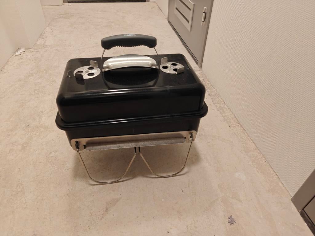Weber Go-Anywhere Houtskool BBQ - Z.g.a.n. met doos, Ophalen, Zo goed als nieuw, Weber, Met accessoires