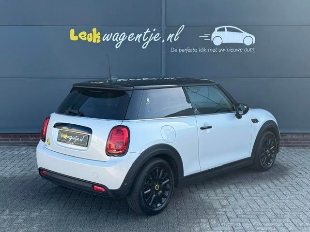 Mini Mini Electric Classic 33 kWh *carplay *navi *stoelverw., Gebruikt, 33 kWh, 4 stoelen, Leder en Stof
