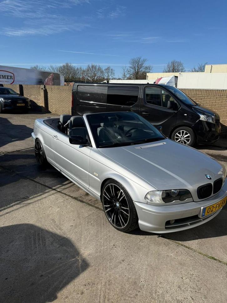 BMW 323i Cabrio AUT Grijs Hardtop Windscherm 19inch breedset, Auto's, BMW, Particulier, 3-Serie, Airconditioning, Cruise Control