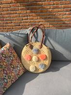 Ronde tas van gevlochten raffia  met pompons, Ophalen of Verzenden, Zo goed als nieuw, Beige, Overige typen