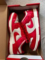 Nike Dunk Low - Maat 38, Kleding | Dames, Schoenen, Ophalen of Verzenden, Rood, Sneakers of Gympen, Zo goed als nieuw