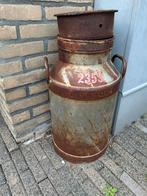 Verroeste oude melkbus, Ophalen