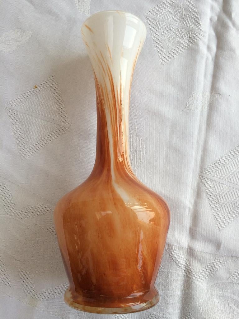 VAAS van wit- en bruin gevlamd GLAS 25,5 cm hoog, Ophalen of Verzenden