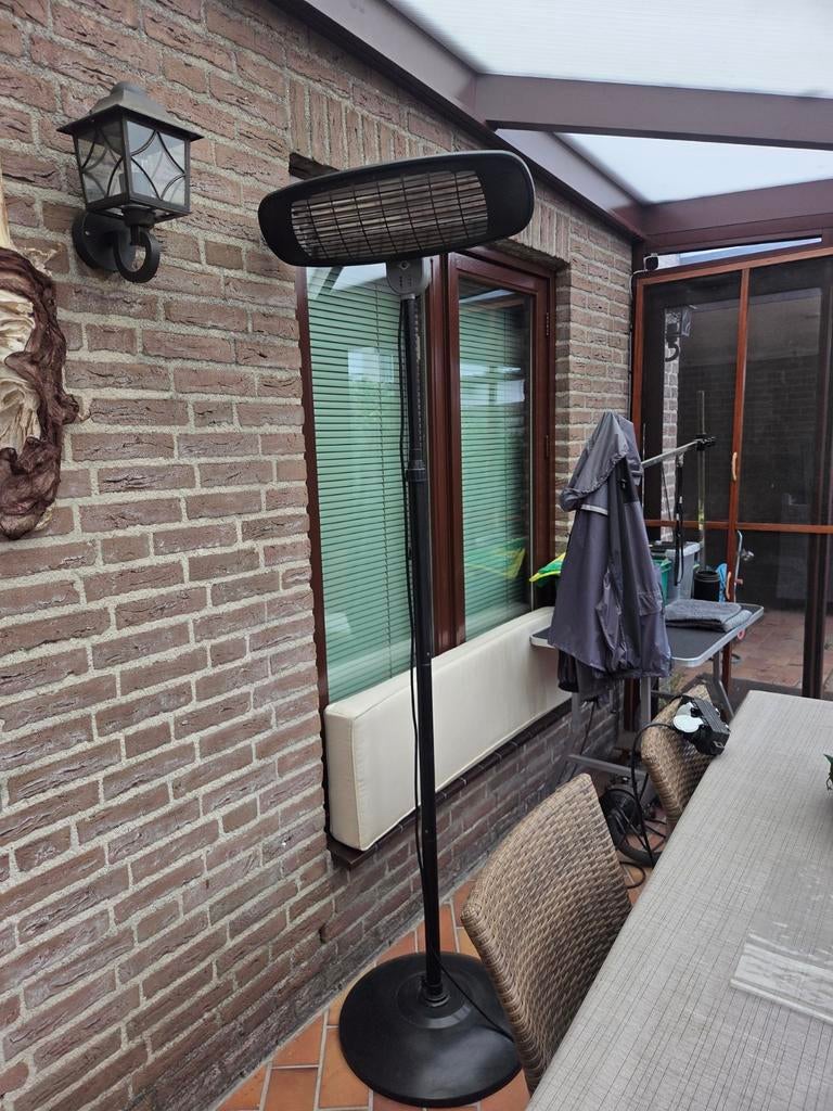 Sun-Heat Terrasverwarmer 2000W met standaard 2x, Ophalen of Verzenden, Zo goed als nieuw, Elektrisch, Vloer
