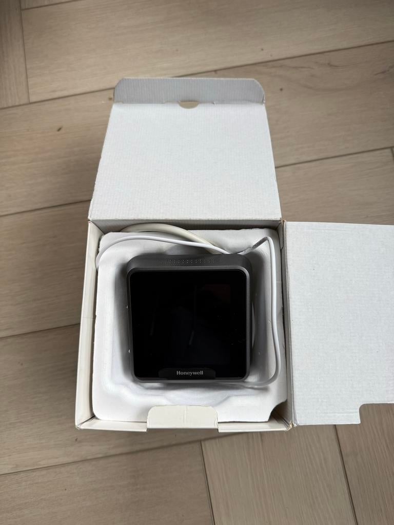 Honeywell Lyric T6 Slimme Thermostaat compleet met doos, Doe-het-zelf en Verbouw, Thermostaten, Ophalen of Verzenden, Slimme thermostaat