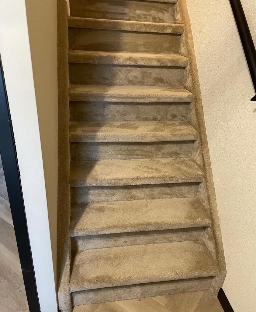 Trap inclussief velvet tapijt en legkosten €650, Huis en Inrichting, Stoffering | Vloerbedekking, Ophalen, Nieuw, 75 m² of meer