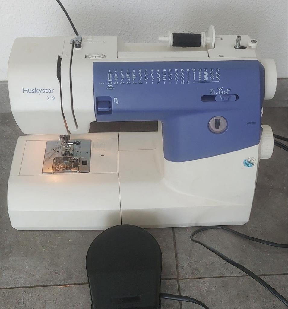 Husqvarna Viking Huskystar 219 naaimachine, Hobby en Vrije tijd, Naaimachines en Toebehoren, Ophalen of Verzenden, Zo goed als nieuw