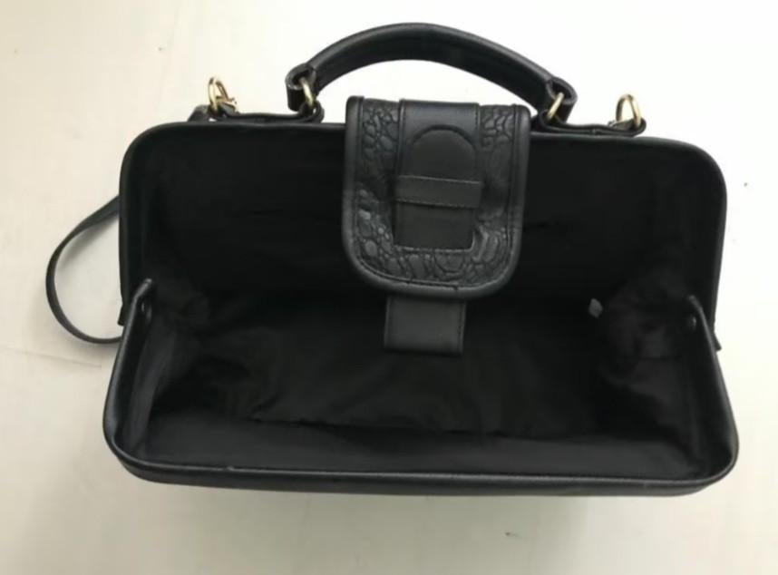 Zwarte Schoudertas met Magneetsluiting, Ophalen of Verzenden, Zo goed als nieuw, Zwart