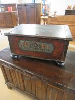 Oer 11780 ANTIEK 18e eeuwse grenen beschilderd kistje, Ophalen