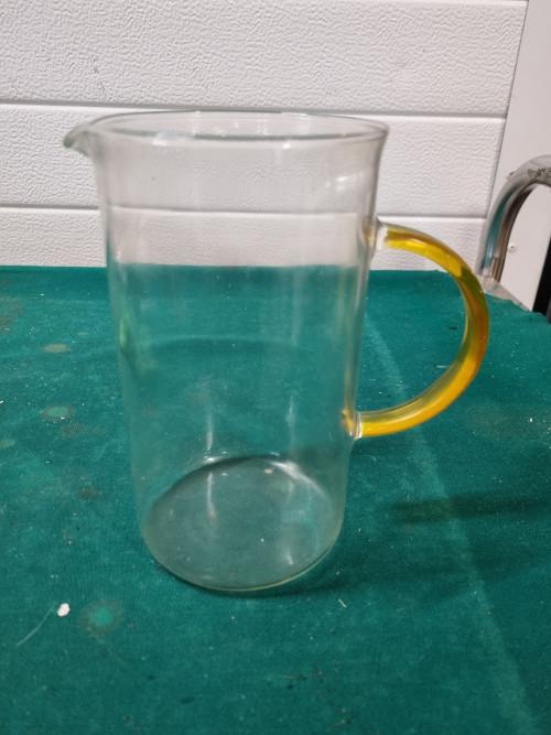 glas kan schenker glas geel handvat, Ophalen of Verzenden, 'T Olde Gre-j, Info@toldegrej.nl, Endepoelstraat 20f Didam