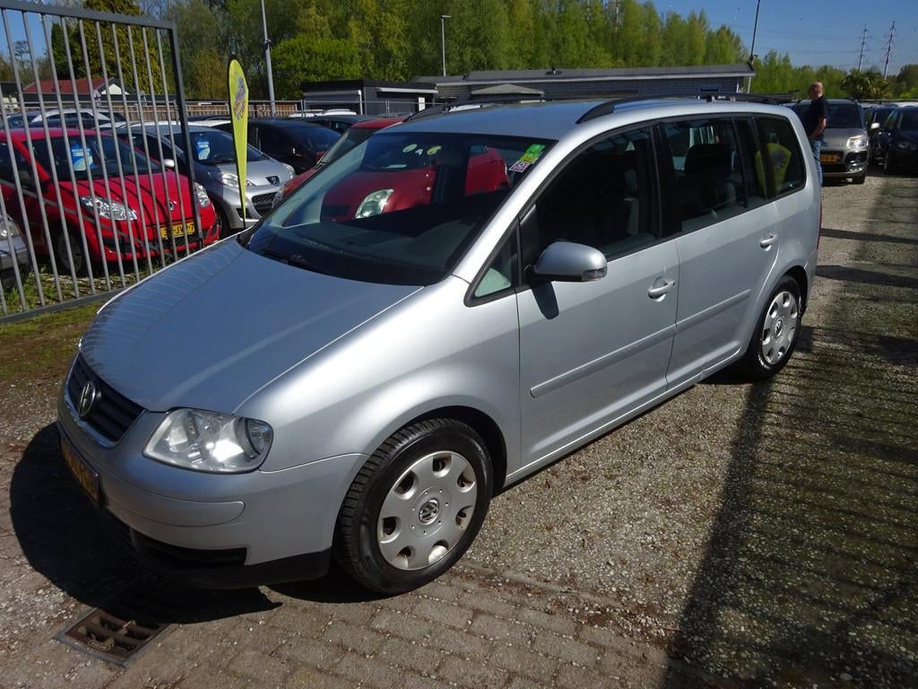 Volkswagen Touran 1.6-16V FSI Trendline airco trekhaak, Auto's, Gebruikt, 4 cilinders, Origineel Nederlands, Handgeschakeld