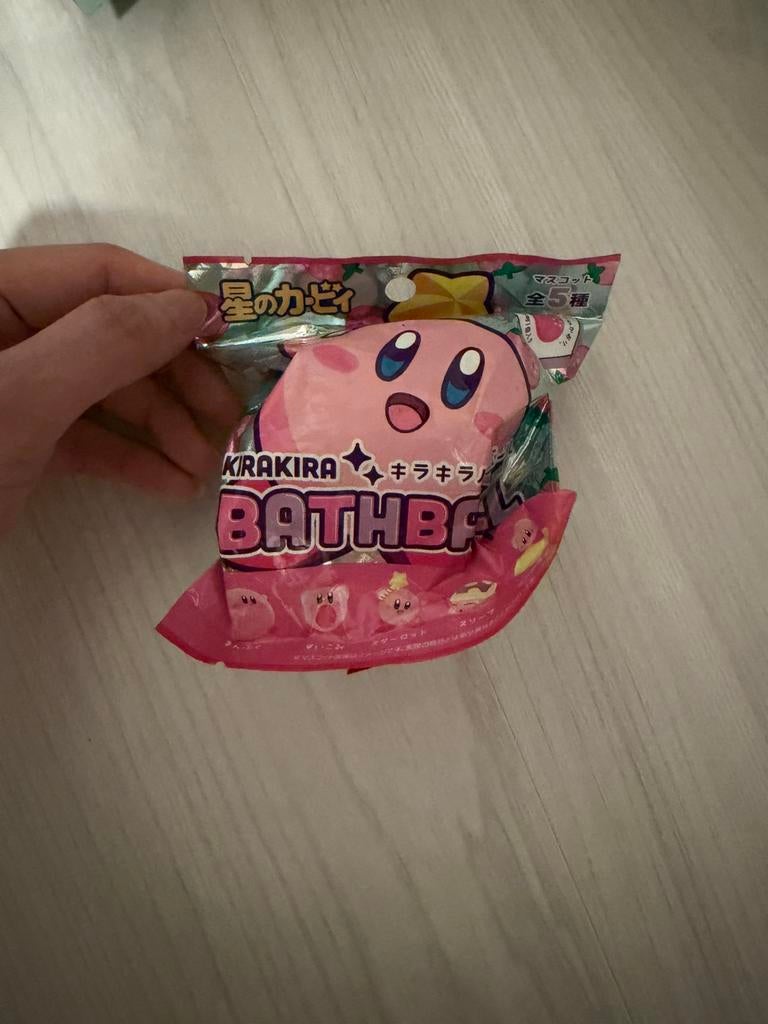 Kirakira Kirby Bath Bomb (new, unopened), Kinderen en Baby's, Kinderkleding | Petten en Hoeden, Ophalen of Verzenden, Nieuw, Jongen